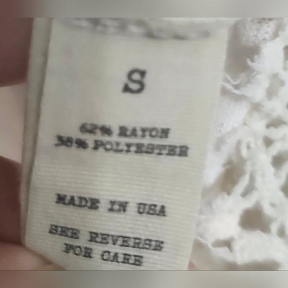 Gimmicks By Bke, Cream Crochet Trim Top. Size Small - Picture 3 of 8